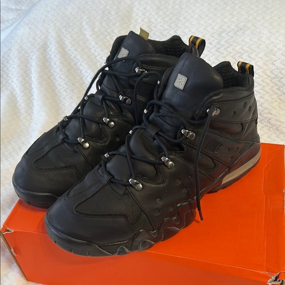 Nike Black High-Top Sneakers - Picture 1 of 12